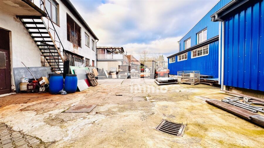 Modernisierter Gewerbekomplex (2 Gebäudeteile) mit langfristigem Mieter + freie Flächen im OG - Innenhof Gebäude 3 + 4